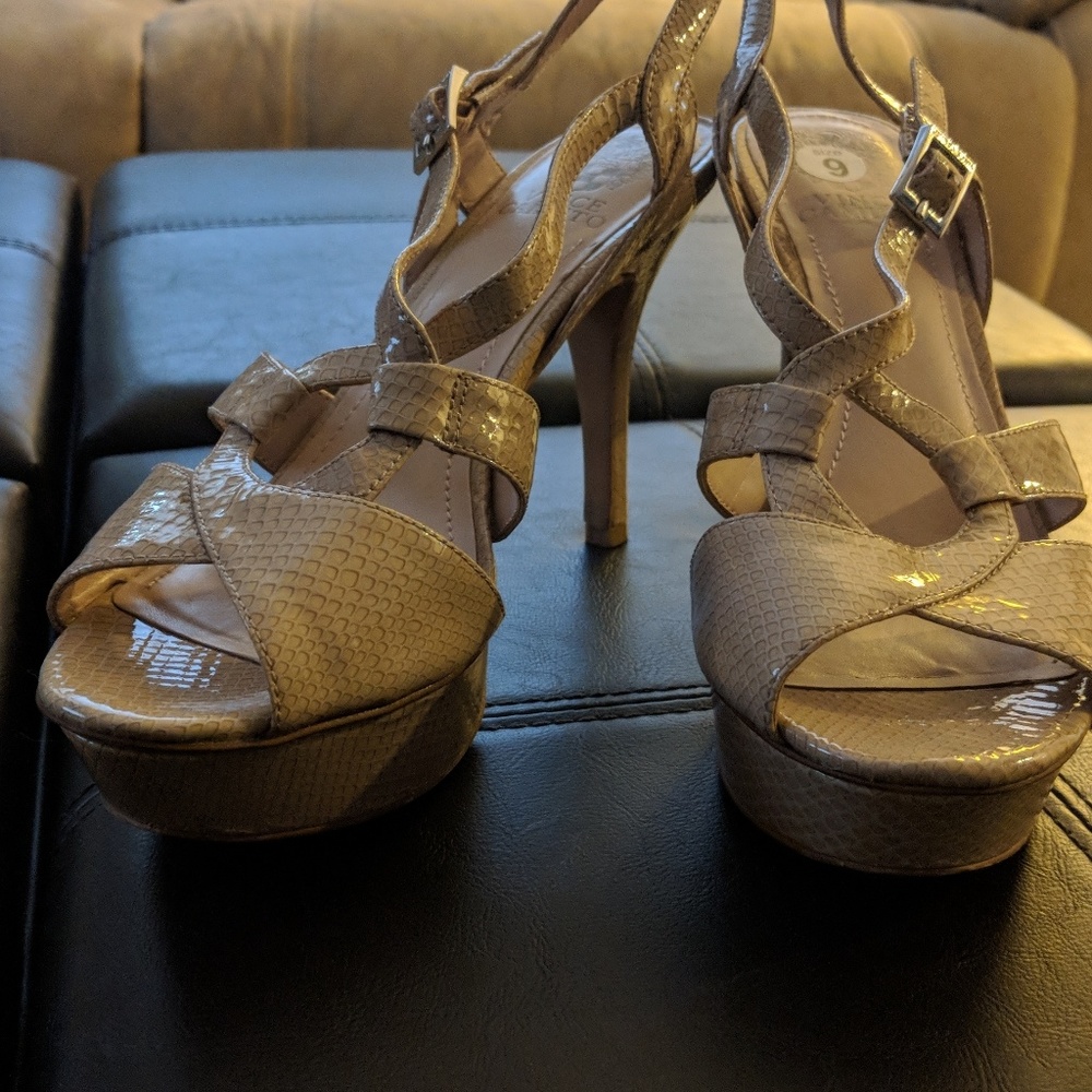 Vince Camuto size 9 snake platform pumps open toe
